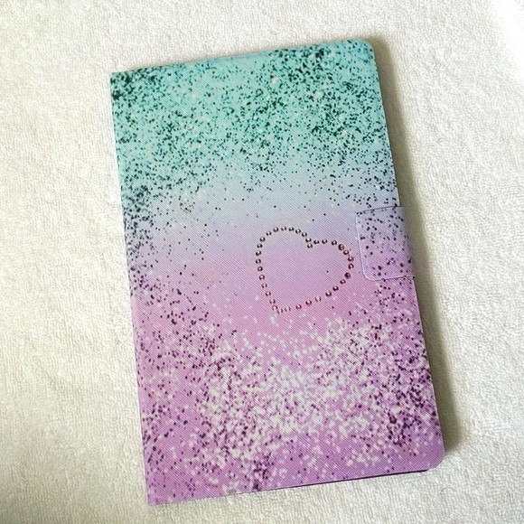 FINAL MARKDOWN Pretty iPad cover - Picture 1 of 8